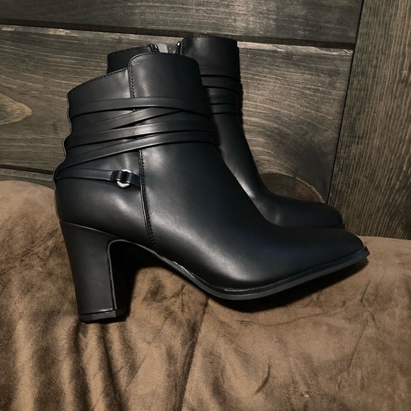 White Mountain brand, new without tags, black heeled boot, multiple sizes - Picture 7 of 13